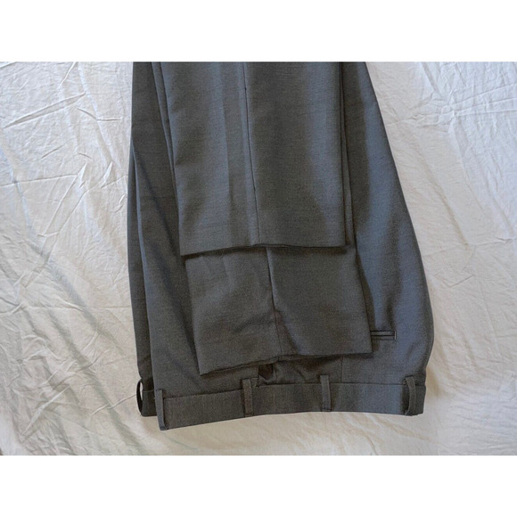 IZOD Flat Front Microfiber Easy Care Chino Pants. Gray. Men's 35X34, EUC!! - Picture 3 of 9